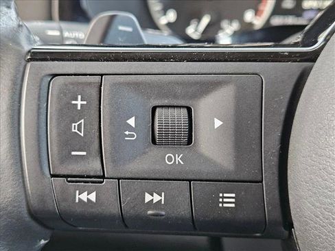 Used 2022 Nissan Pathfinder SV image 18