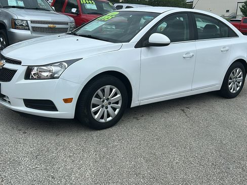 Used 2011 Chevrolet Cruze LT image 2