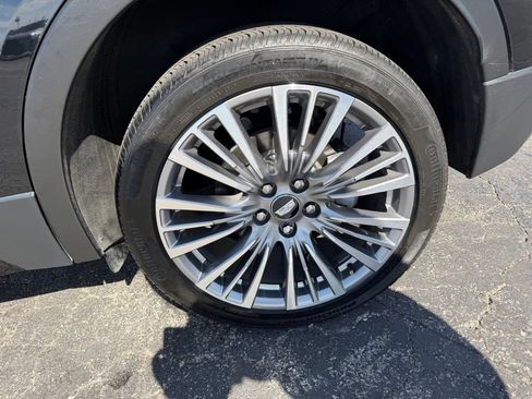 Used 2024 Cadillac XT4 Premium Luxury FWD image 19