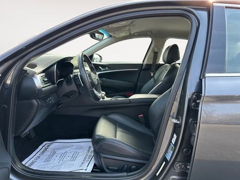 Used 2019 Genesis G70 2.0T Advanced image 9