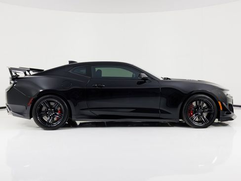 Used 2018 Chevrolet Camaro ZL1 image 2