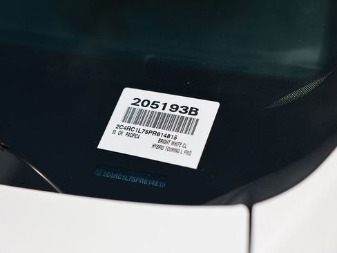 Used 2023 Chrysler Pacifica Touring-L w/ Uconnect Theater Family Group FWD image 44
