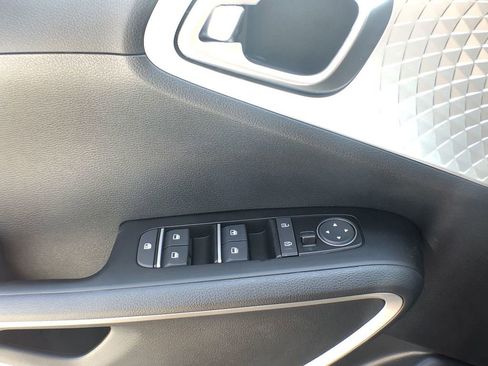 Used 2020 Kia Soul LX image 7