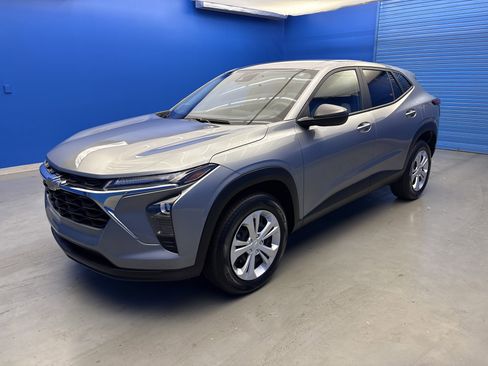 Used 2024 Chevrolet Trax LS image 4