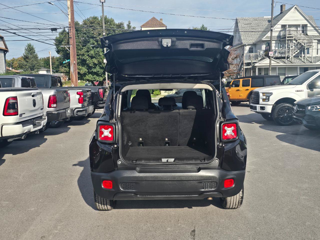 Used 2019 Jeep Renegade Latitude AWD/4WD image 17