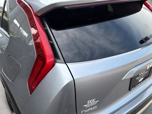 Used 2023 Kia Niro EX Touring image 13
