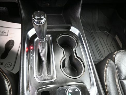 Used 2020 Chevrolet Traverse LT w/ LT Premium Package image 11