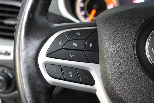 Used 2018 Jeep Cherokee Trailhawk AWD/4WD image 14
