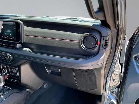 Certified 2025 Jeep Wrangler Unlimited Rubicon w/ Convenience Group AWD/4WD image 17