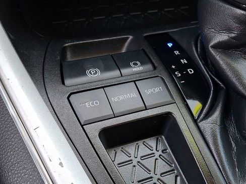 Used 2021 Toyota RAV4 XLE image 25