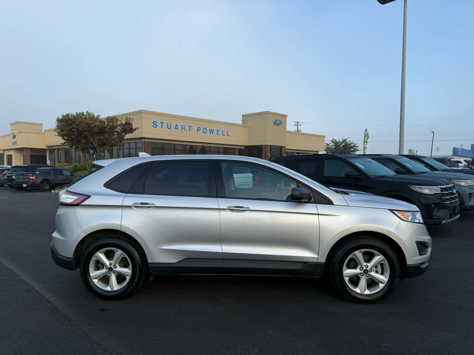 Used 2018 Ford Edge SE FWD image 19