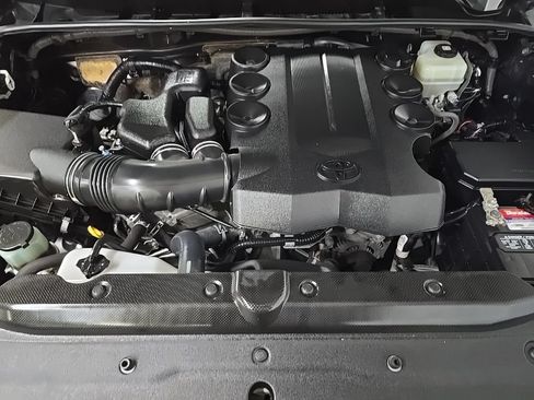 Used 2019 Toyota 4Runner SR5 AWD/4WD image 15