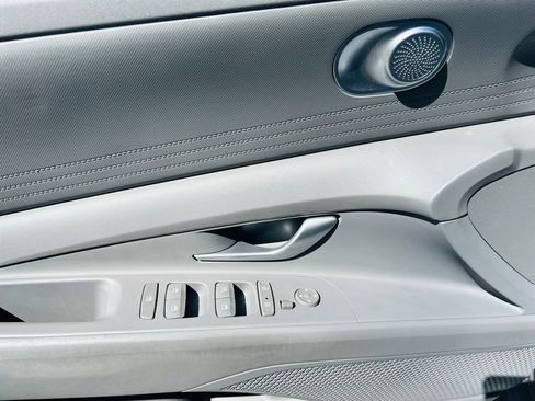 Used 2023 Hyundai Elantra Blue image 19