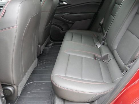 Used 2025 Chevrolet Trax RS w/ Sunroof Package image 26