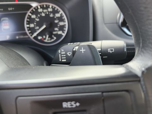 Used 2023 Nissan Rogue S AWD/4WD image 10
