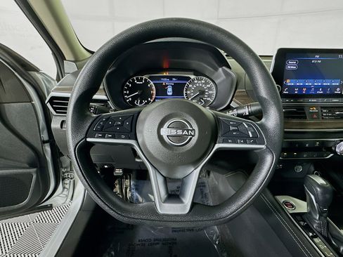 Used 2023 Nissan Altima 2.5 SV FWD image 15