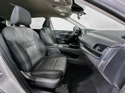Used 2025 Nissan Rogue SV FWD image 30