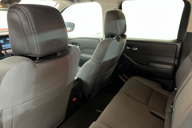 Used 2024 Nissan Frontier SV AWD/4WD image 15