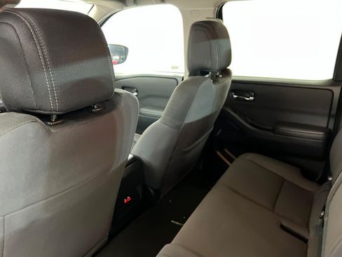Used 2024 Nissan Frontier SV AWD/4WD image 15