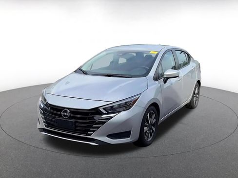 Used 2025 Nissan Versa SV FWD image 4