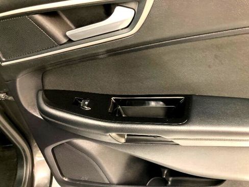 Used 2019 Ford Edge SEL image 36