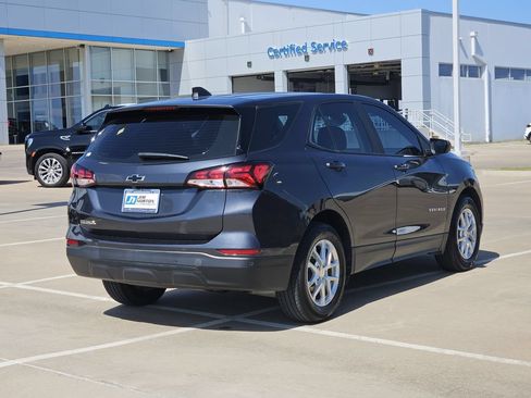 Used 2022 Chevrolet Equinox LS w/ Driver Confidence II Package FWD image 9