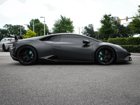 Used 2018 Lamborghini Huracan Performante AWD/4WD image 12