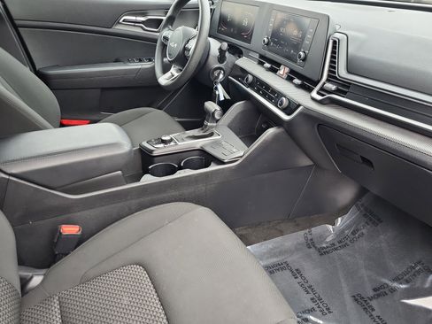 Used 2023 Kia Sportage LX image 19