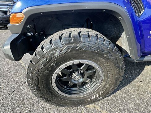 Used 2018 Jeep Wrangler Unlimited Sahara w/ Cold Weather Group AWD/4WD image 41