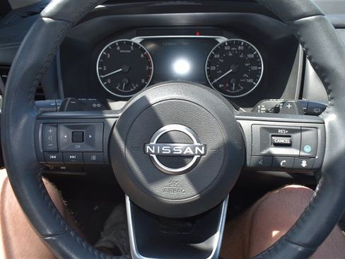 Used 2024 Nissan Rogue SV w/ SV Premium Package AWD/4WD image 15