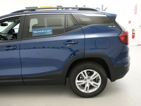 Used 2023 GMC Terrain SLE w/ Driver Convenience Package FWD image 5