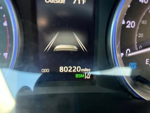 Used 2019 Toyota Highlander XLE w/ Carpet Mat Package (TMS) FWD image 16
