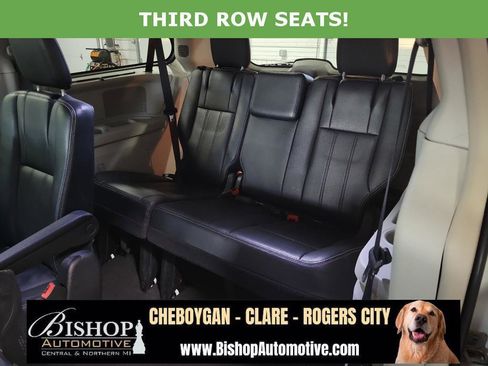 Used 2016 Chrysler Town & Country Touring w/ Driver Convenience Group image 13