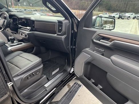 Used 2025 Chevrolet Silverado 1500 High Country image 29