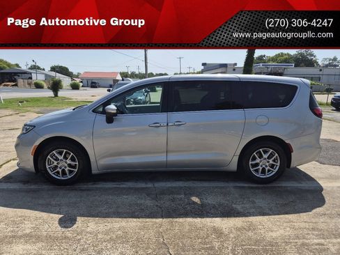 Used 2023 Chrysler Pacifica Touring-L FWD image 1