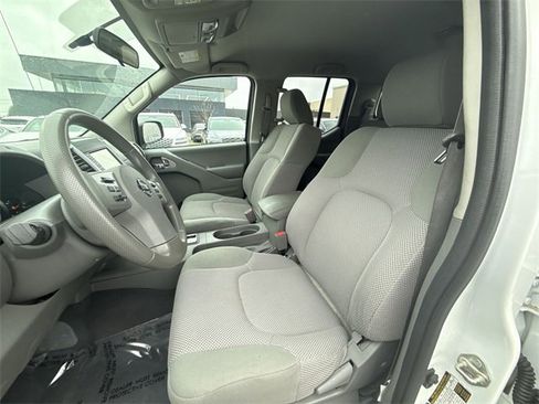 Used 2019 Nissan Frontier SV image 11