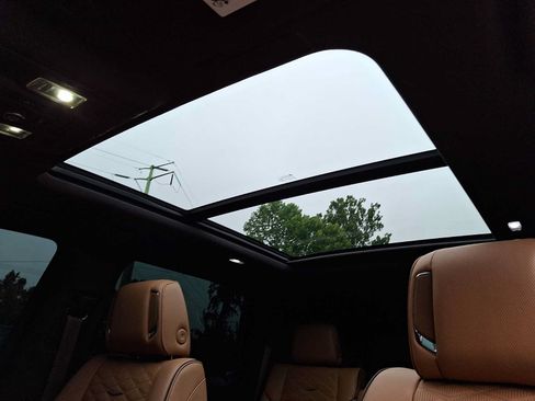Used 2021 Cadillac Escalade Premium Luxury AWD/4WD image 13