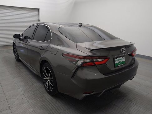Used 2022 Toyota Camry SE image 5