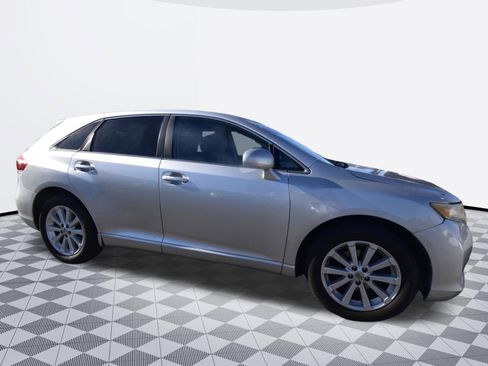 Used 2011 Toyota Venza image 2