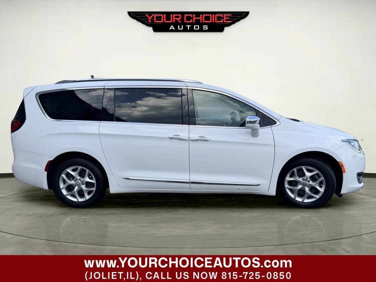 Used 2020 Chrysler Pacifica Limited FWD image 11