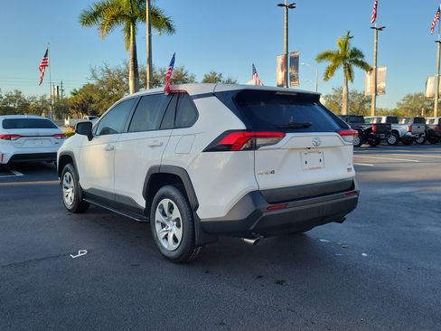 Used 2022 Toyota RAV4 LE image 8