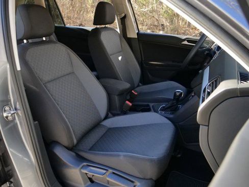 Used 2020 Volkswagen Tiguan S image 38