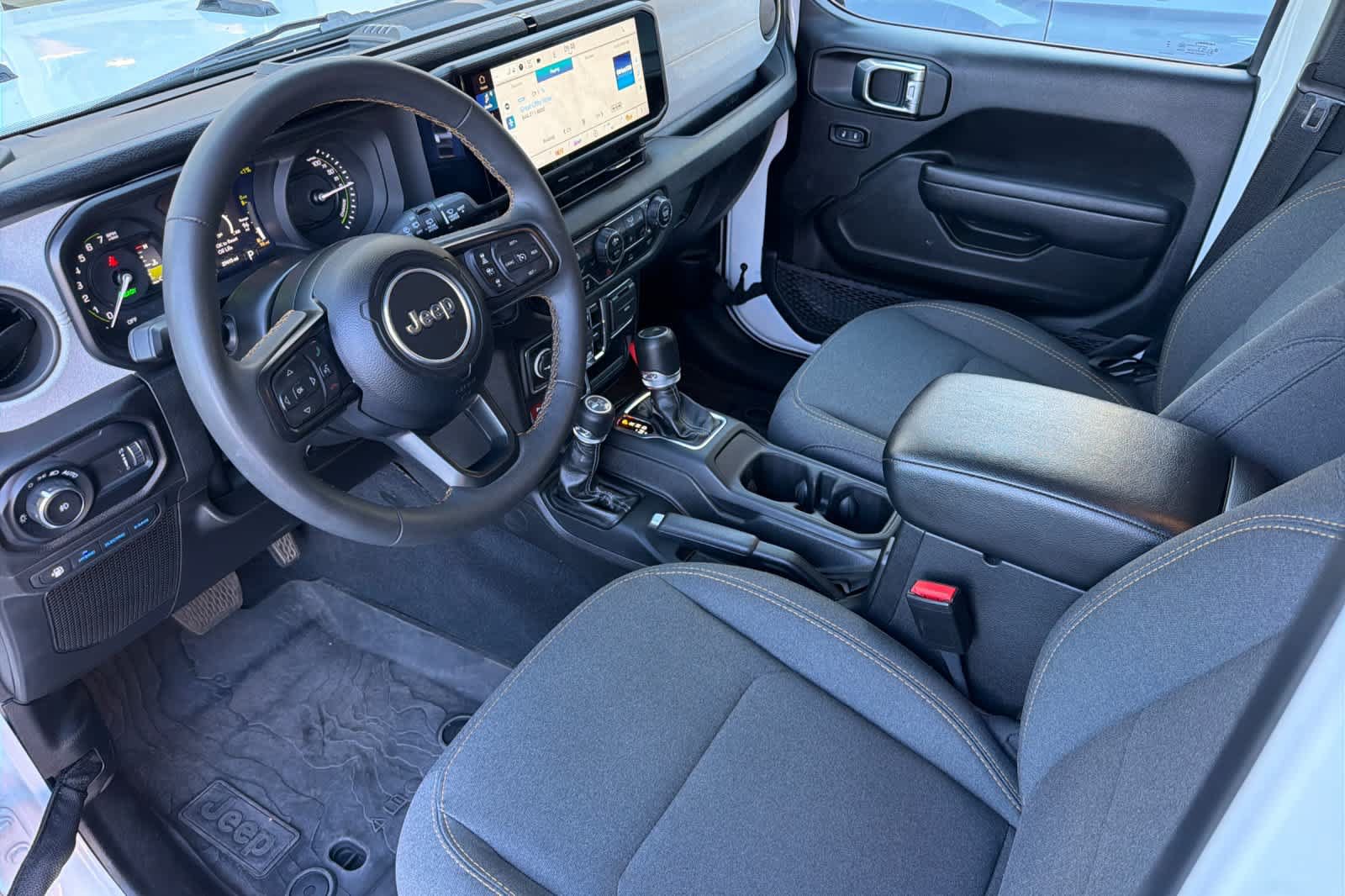 Used 2024 Jeep Wrangler Unlimited AWD/4WD image 13