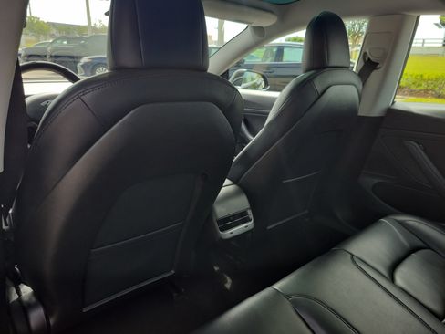 Used 2020 Tesla Model 3 Standard Range Plus RWD image 18