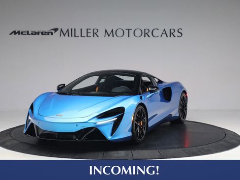 Used 2023 McLaren Artura image 1