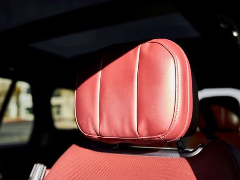 Used 2025 Land Rover Range Rover SE image 44