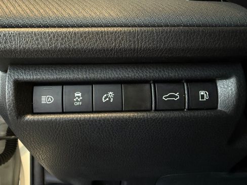 Used 2025 Toyota Camry SE FWD image 32