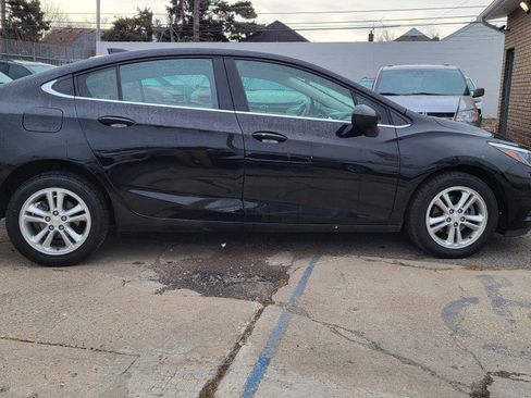 Used 2018 Chevrolet Cruze LT w/ Sun And Sound Package image 6