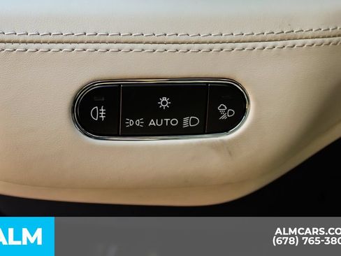 Used 2024 Bentley Bentayga AWD/4WD image 29