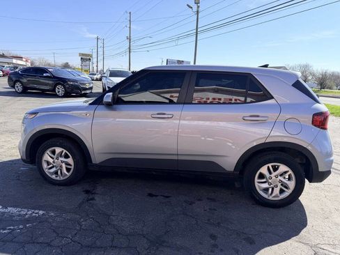 Used 2021 Hyundai Venue SE image 3